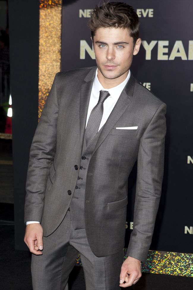 Zac Efron27361_1105D06_QW093_H