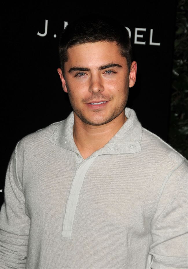 Zac Efron27364_1109J02_DX079_H