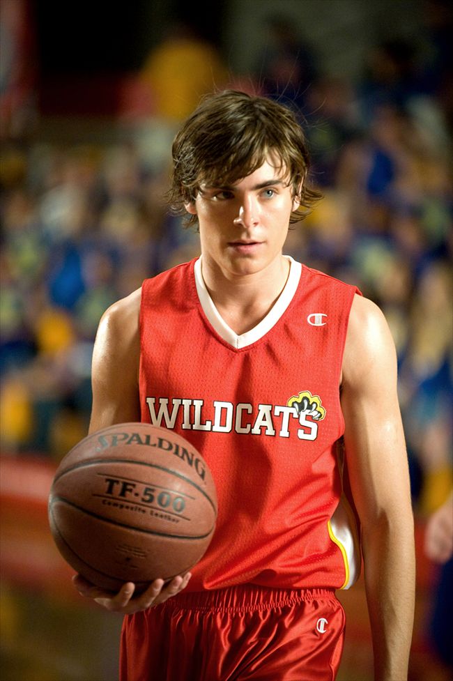 Zac Efron27369_MCDHISC_EC093_H