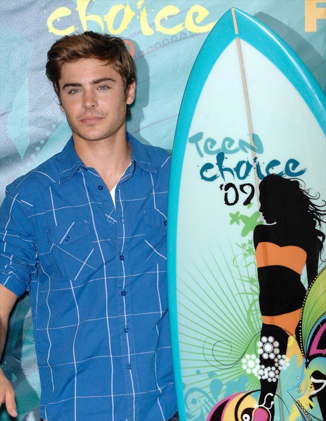 Zac Efron27384_0909AGE_GM002_H