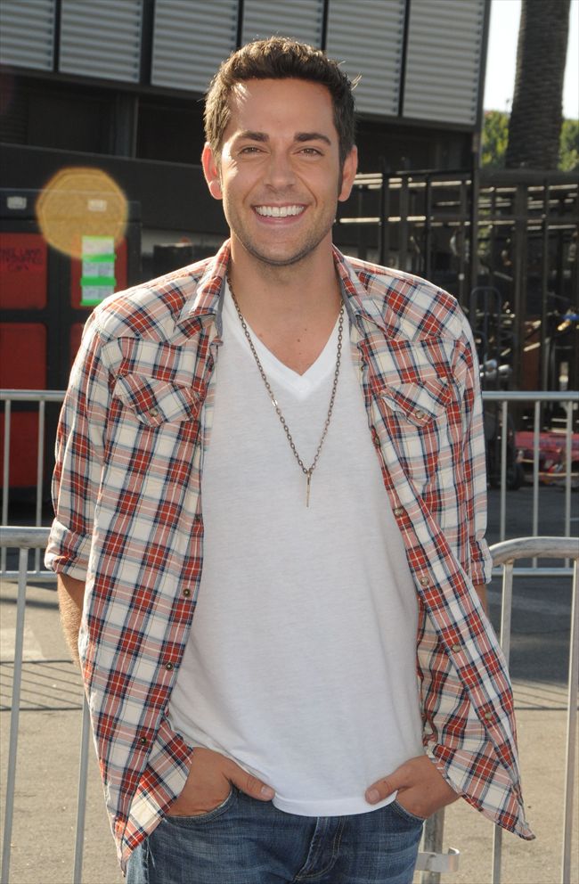 Zachary Levi27453_1114G02_DX073_H