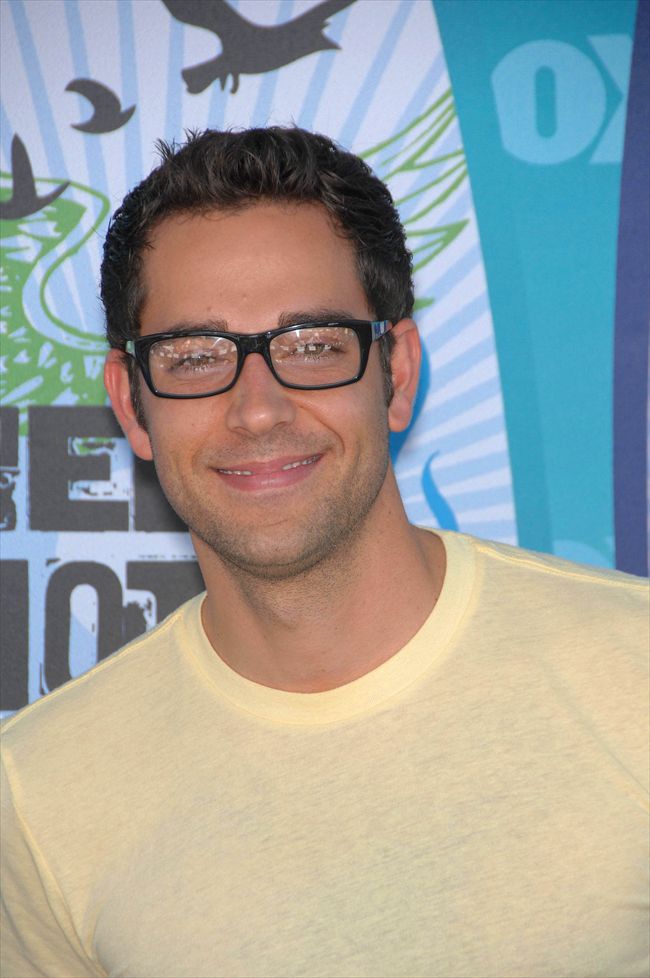 Zachary Levi27457_18537356
