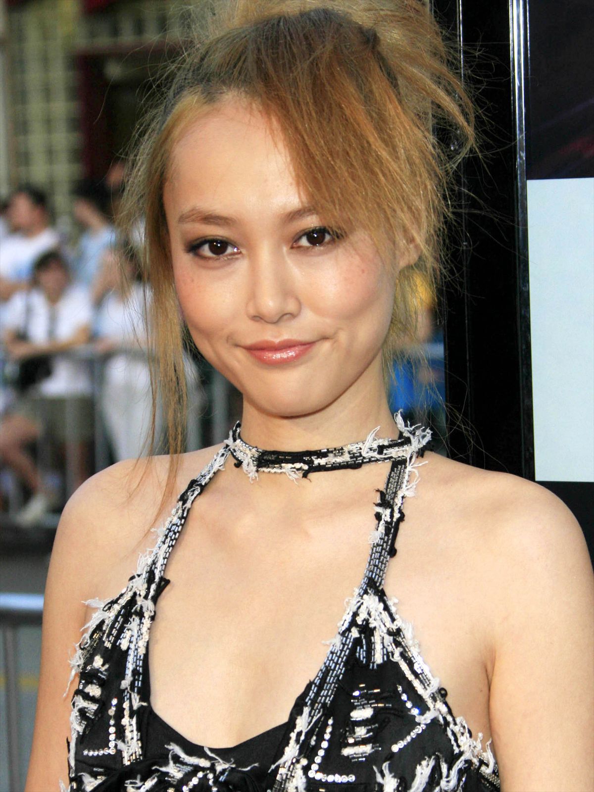 菊地凛子 写真 六本木TSUTAYAで31500で購入 オトナミューズ9月号は7月26日（金）発売。菊地凛子さんの表紙と