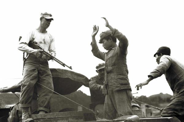 沖縄スパイ戦史