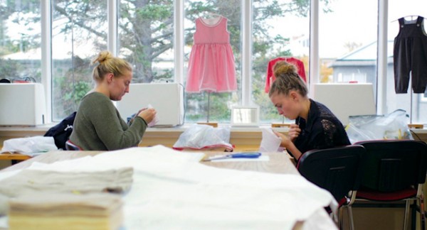 〈主婦〉の学校《字幕版》